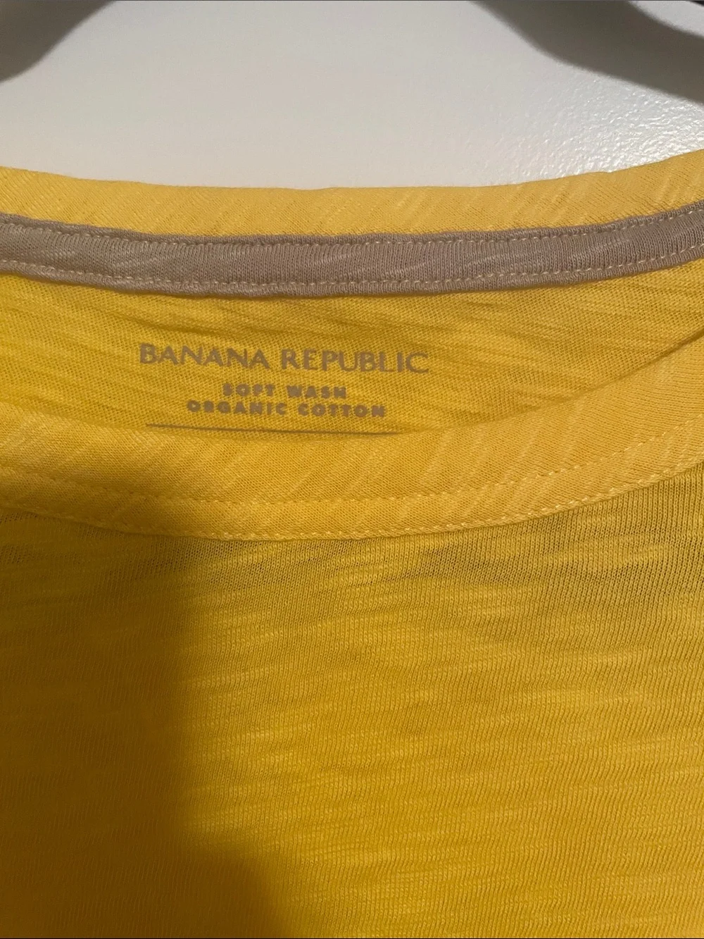 Banana Republic Men's Short Sleeve Crewneck T-Shirt in Yellow